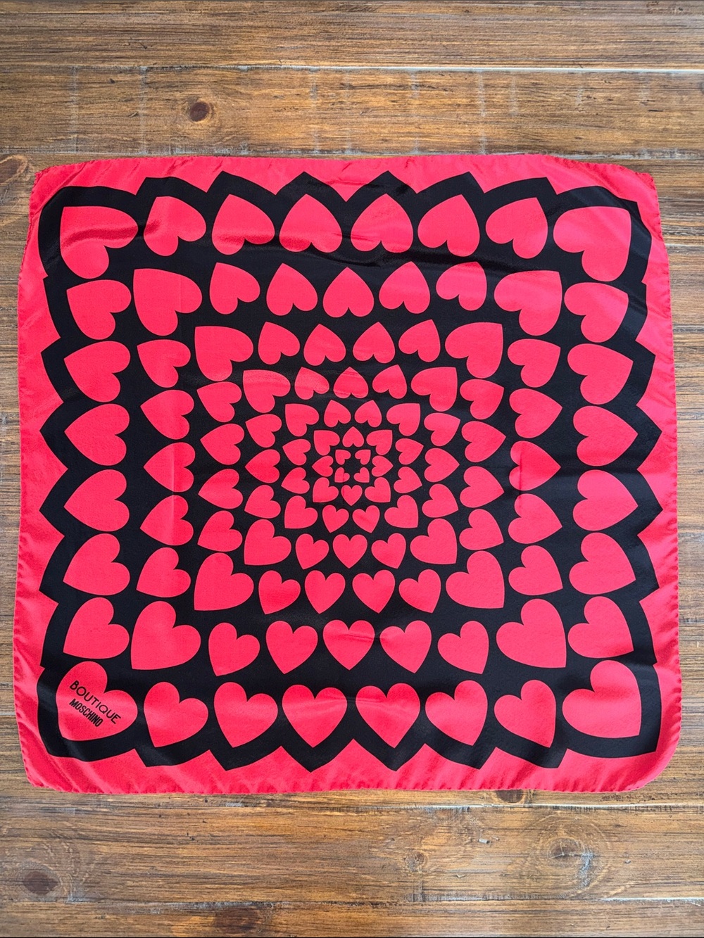 ♥️ Boutique Moschino Exploding Hearts Graphic Silk Bandana 🖤